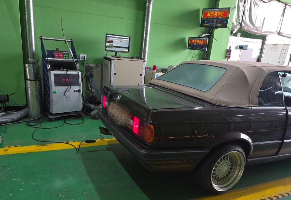 BMW E30 320i 컨버터블 배출가스 2